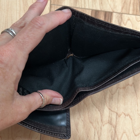 Men’s Fossil wallet - Picture 4 of 6